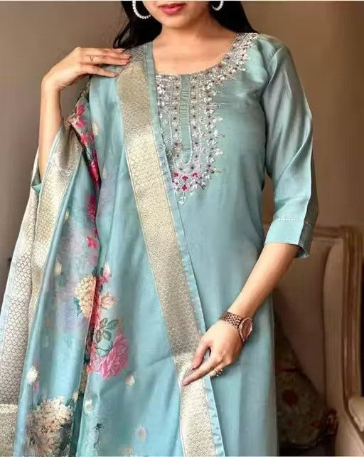 Embroidered Rayon Slub Suit Set with Organza Dupatta