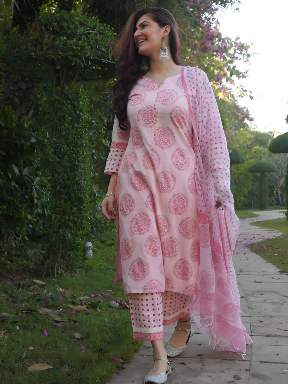 Loving the comfort of this V-neck Rayon kurta set!