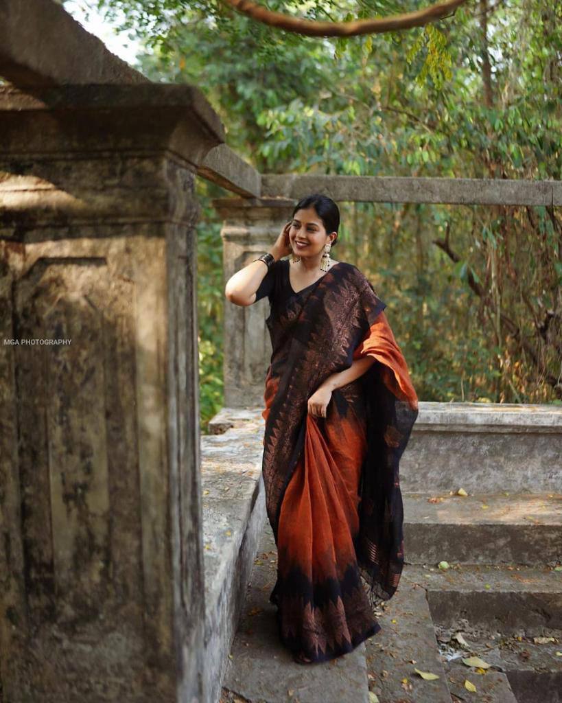 Elegant Jacquard Saree with Contrast Blouse