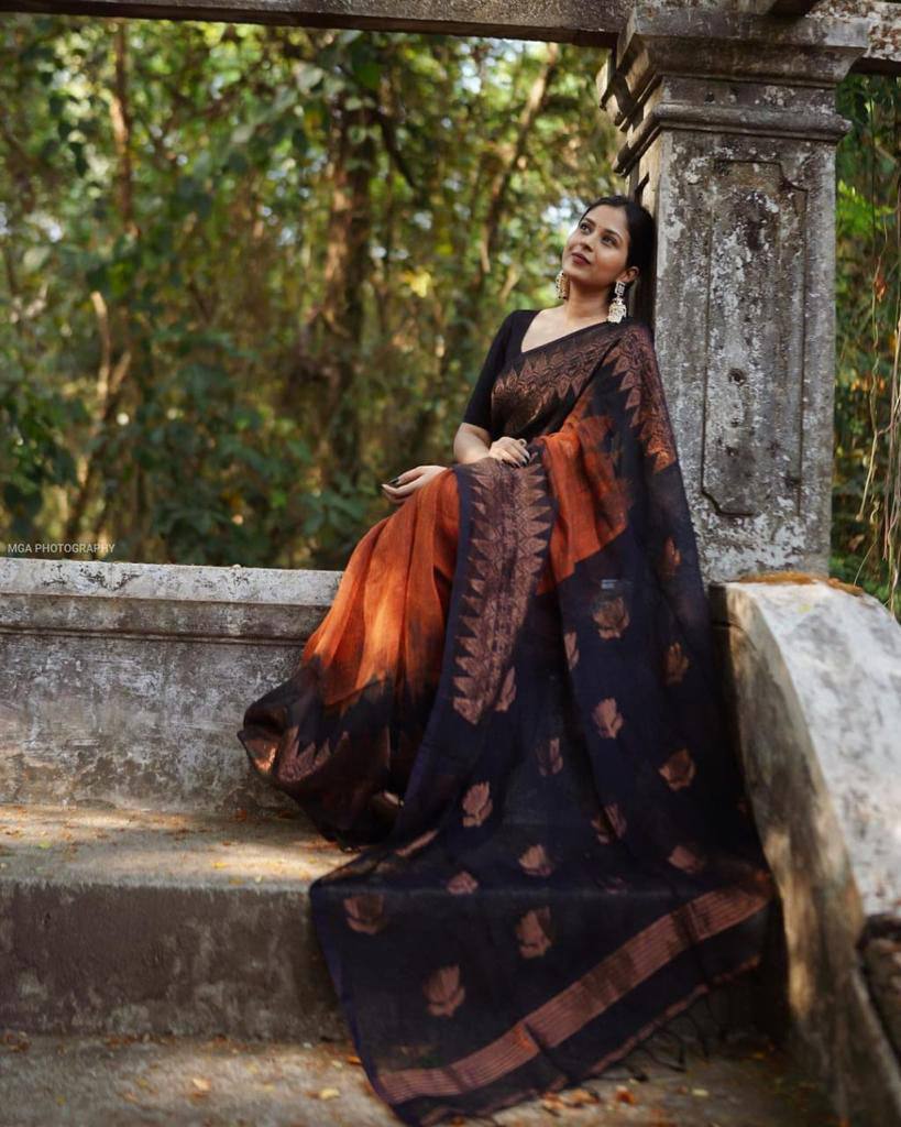 Elegant Jacquard Saree with Contrast Blouse