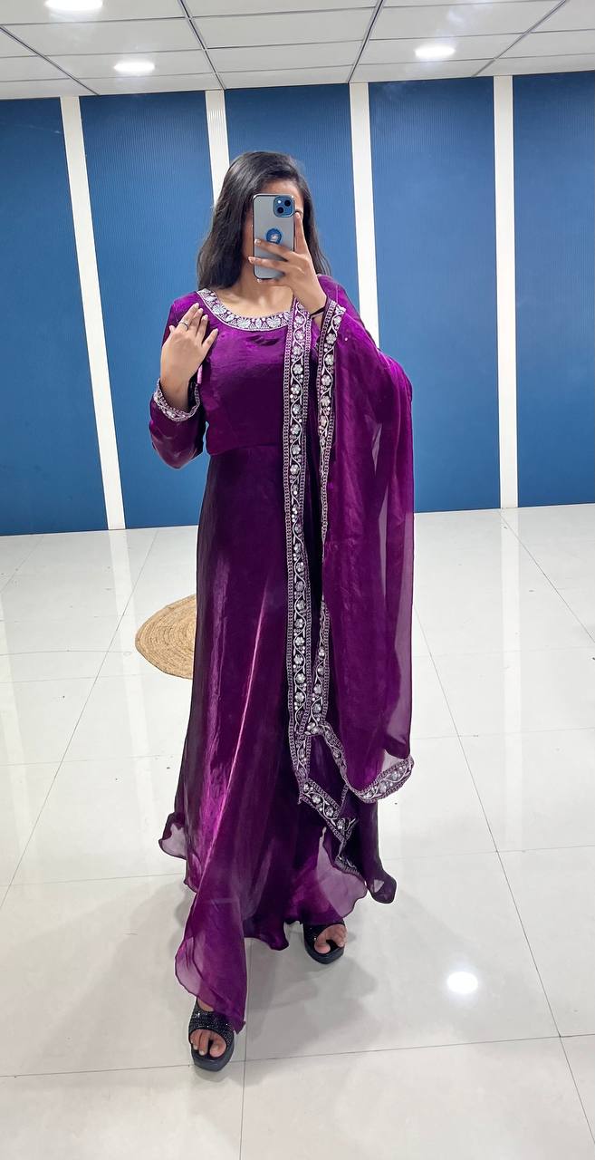 Traditional Fendy Anarkali with Lace Dupatta