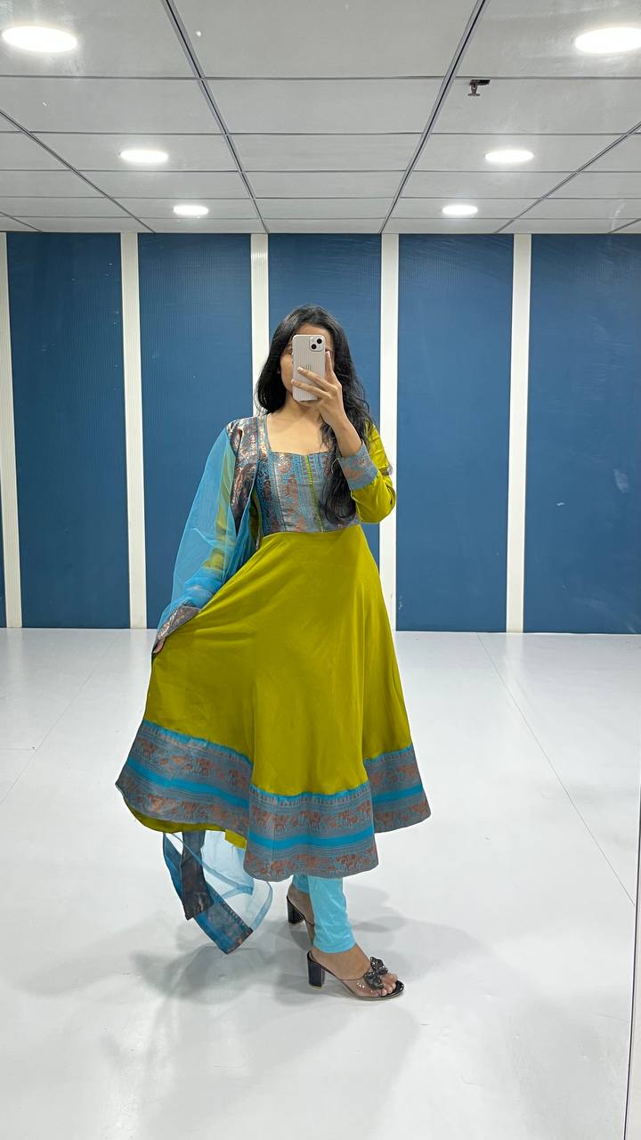 Traditional Anarkali Kurta Set in Vichitra Silk with Zari Detailing