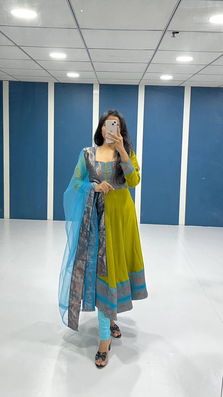 Traditional Anarkali Kurta Set in Vichitra Silk with Zari Detailing