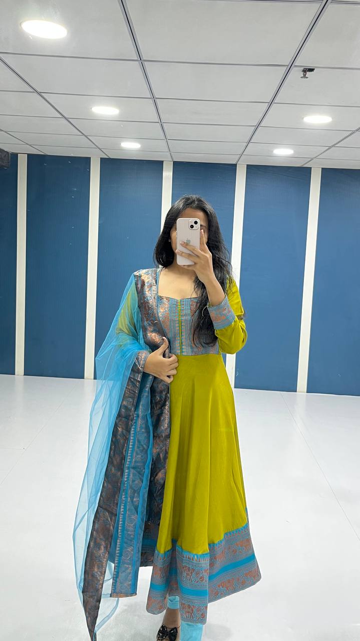 Traditional Anarkali Kurta Set in Vichitra Silk with Zari Detailing