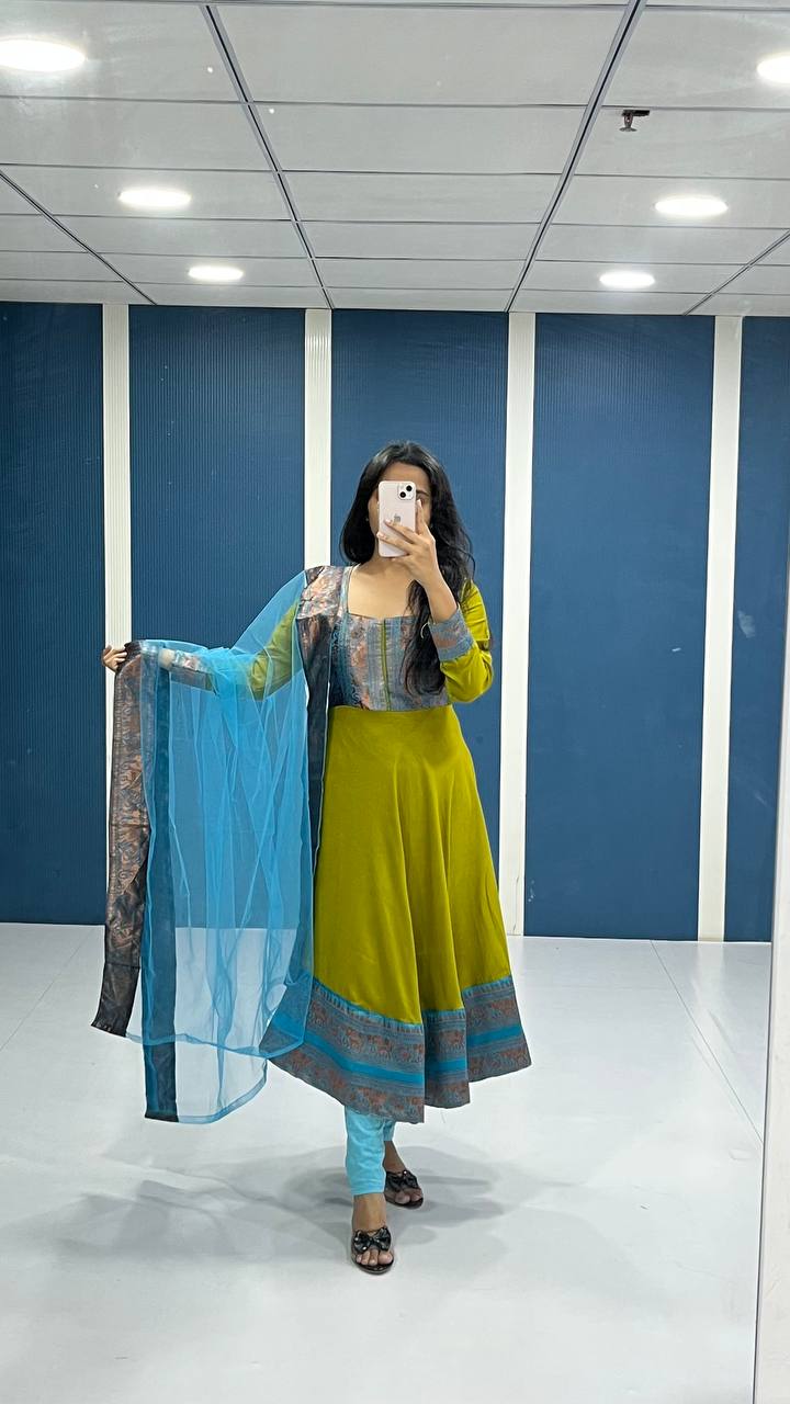 Traditional Anarkali Kurta Set in Vichitra Silk with Zari Detailing