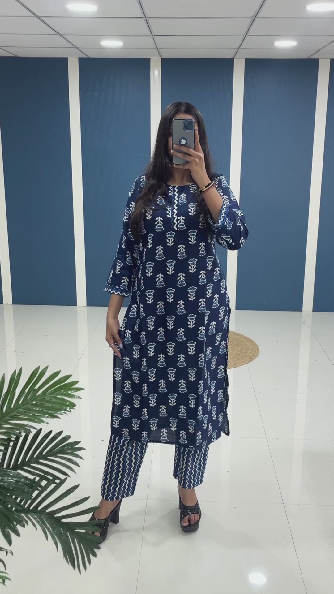 Feeling stylish in this kurti and pant set!