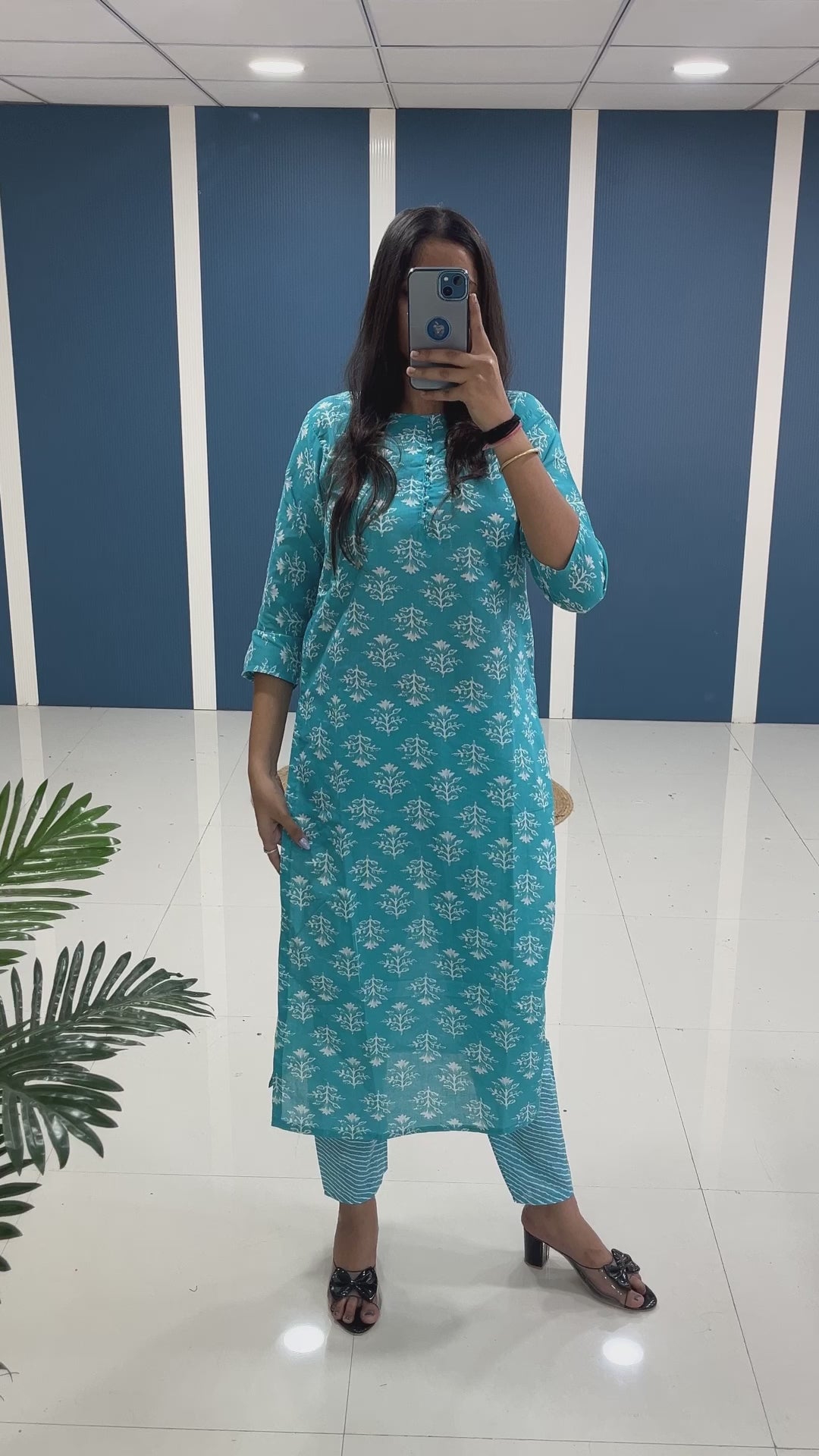 Traditional to the next level with this kurti & pant.